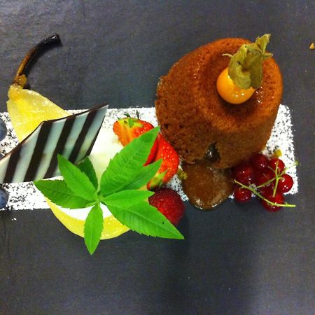 Logis Hotel Restaurant L'Oree Des Bois La Breille-les-Pins Kültér fotó