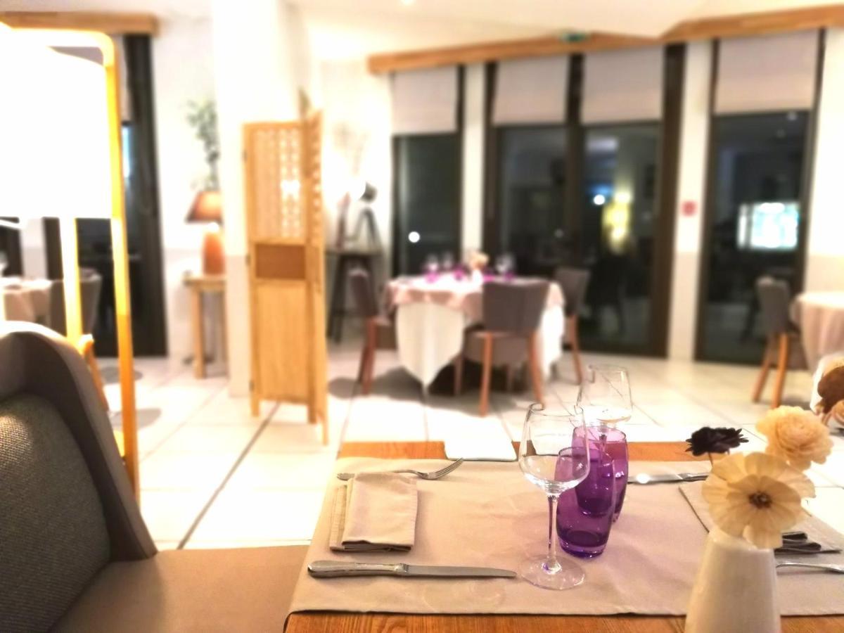 Logis Hotel Restaurant L'Oree Des Bois La Breille-les-Pins Kültér fotó