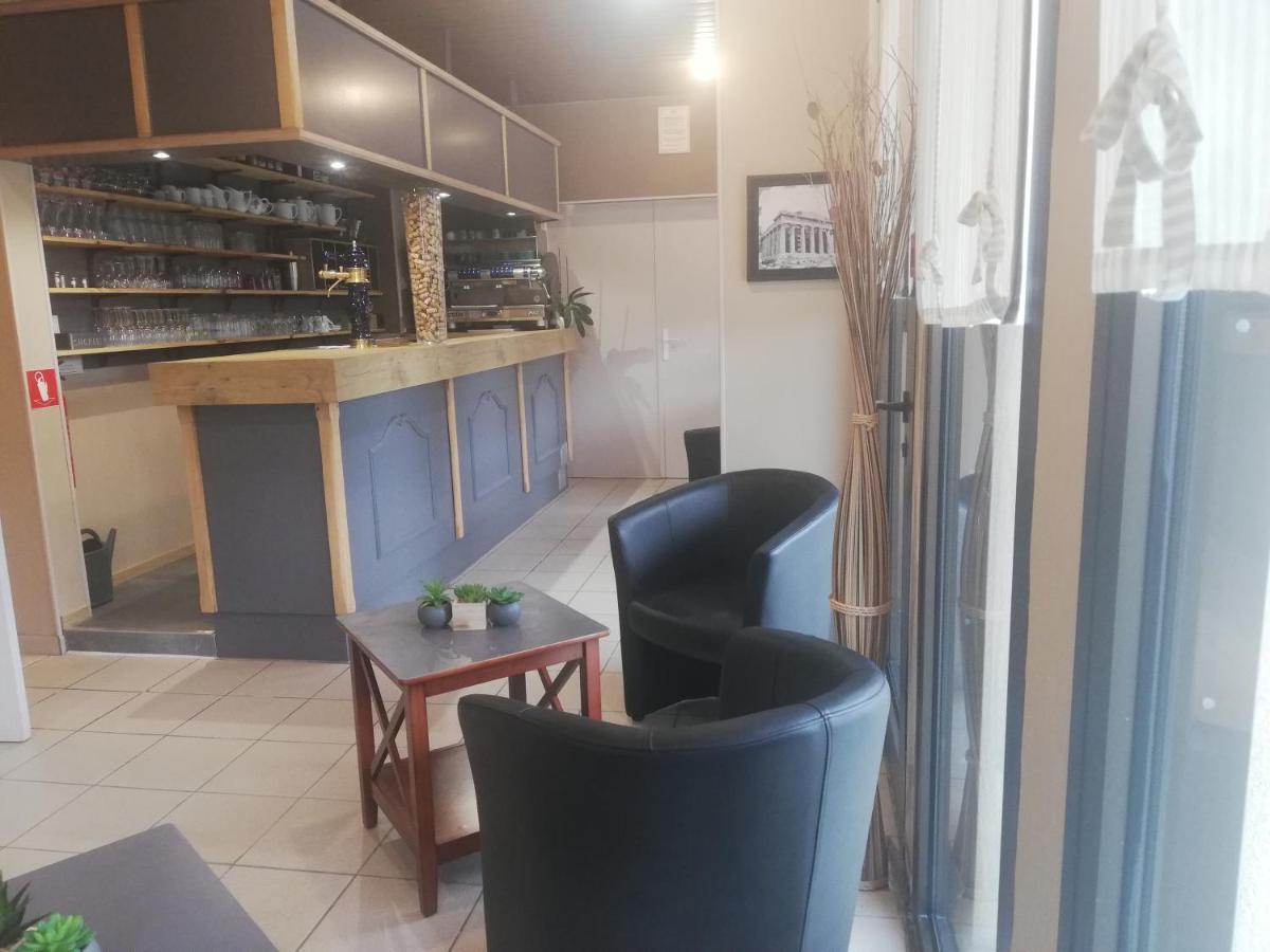 Logis Hotel Restaurant L'Oree Des Bois La Breille-les-Pins Kültér fotó