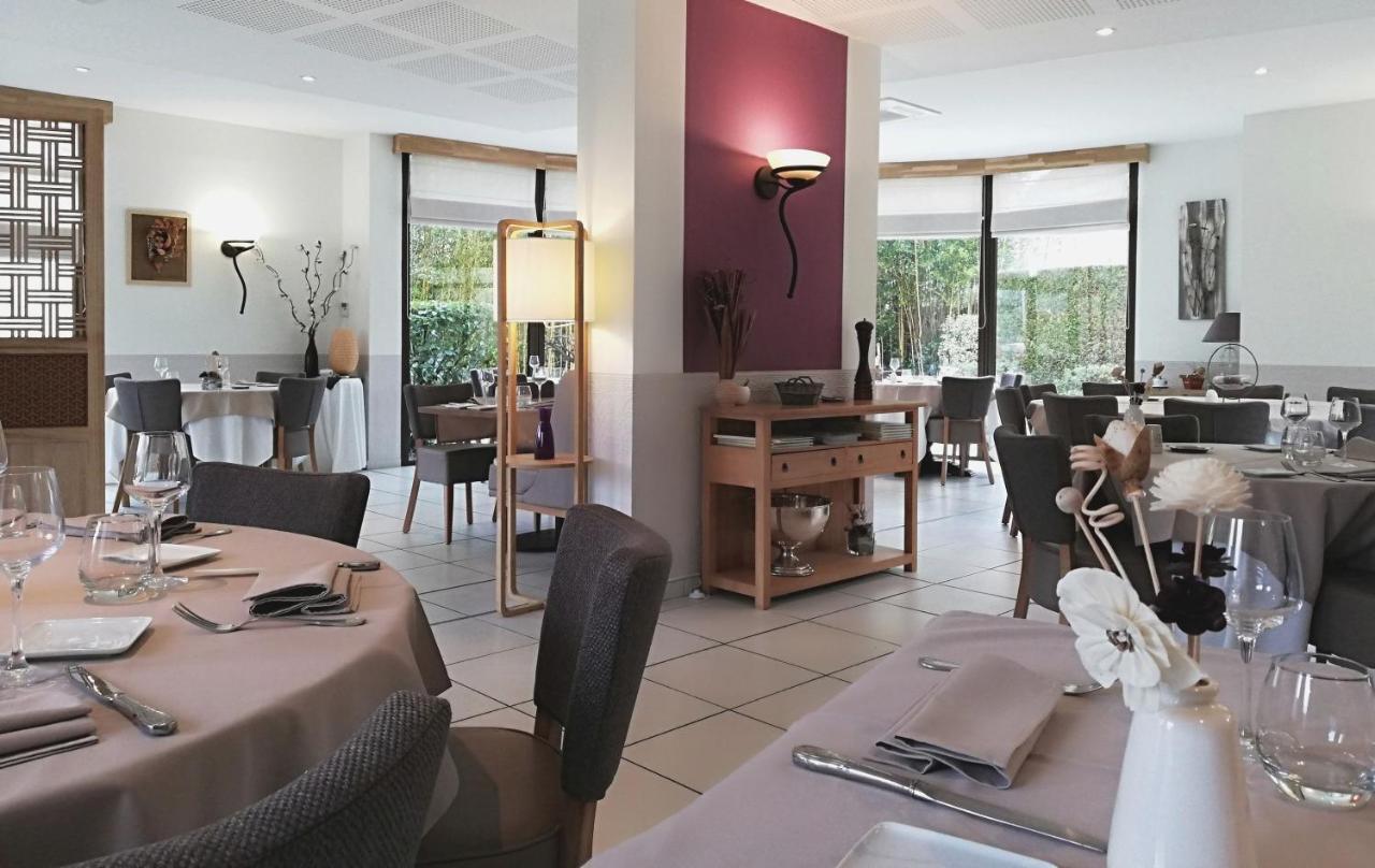 Logis Hotel Restaurant L'Oree Des Bois La Breille-les-Pins Kültér fotó