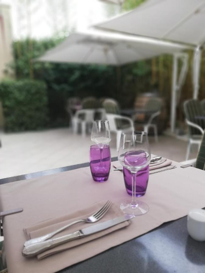 Logis Hotel Restaurant L'Oree Des Bois La Breille-les-Pins Kültér fotó