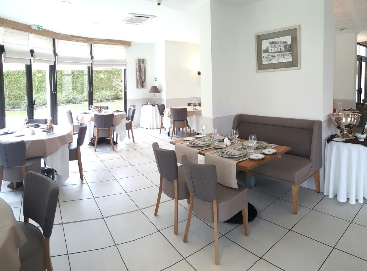 Logis Hotel Restaurant L'Oree Des Bois La Breille-les-Pins Kültér fotó
