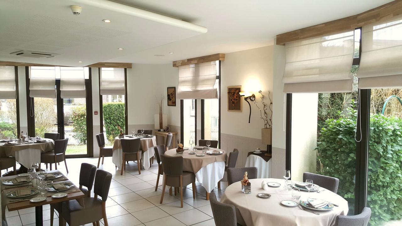 Logis Hotel Restaurant L'Oree Des Bois La Breille-les-Pins Kültér fotó