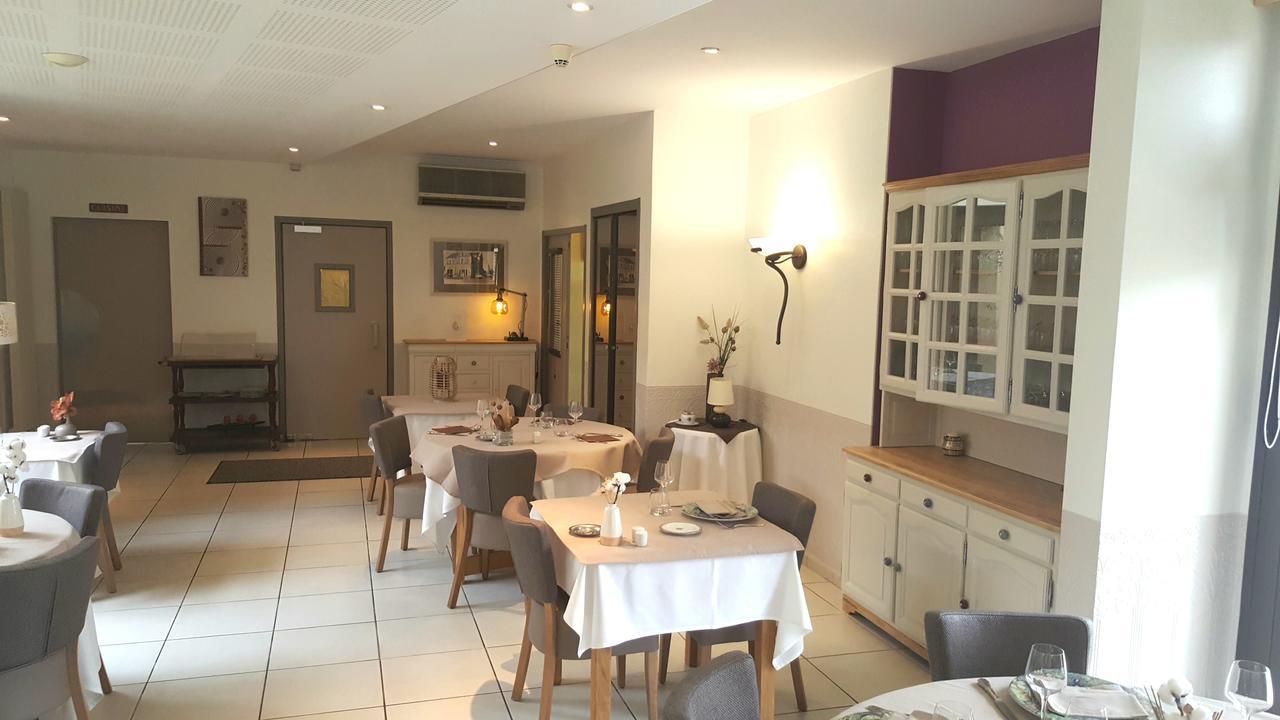 Logis Hotel Restaurant L'Oree Des Bois La Breille-les-Pins Kültér fotó