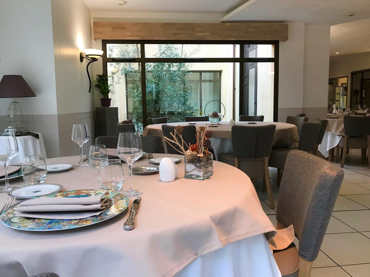 Logis Hotel Restaurant L'Oree Des Bois La Breille-les-Pins Kültér fotó