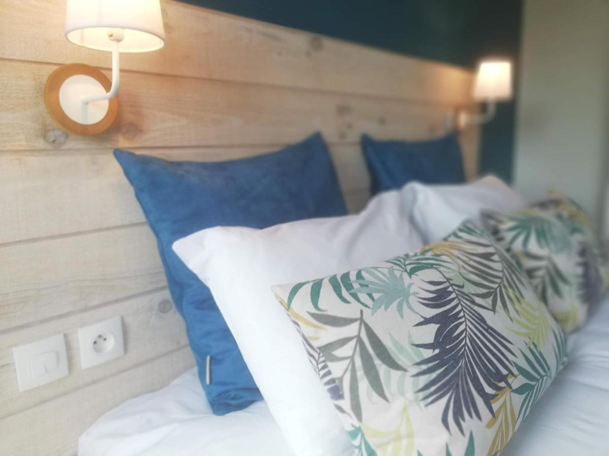 Logis Hotel Restaurant L'Oree Des Bois La Breille-les-Pins Kültér fotó