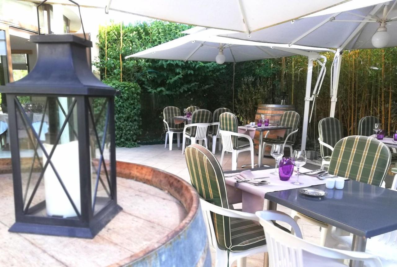 Logis Hotel Restaurant L'Oree Des Bois La Breille-les-Pins Kültér fotó